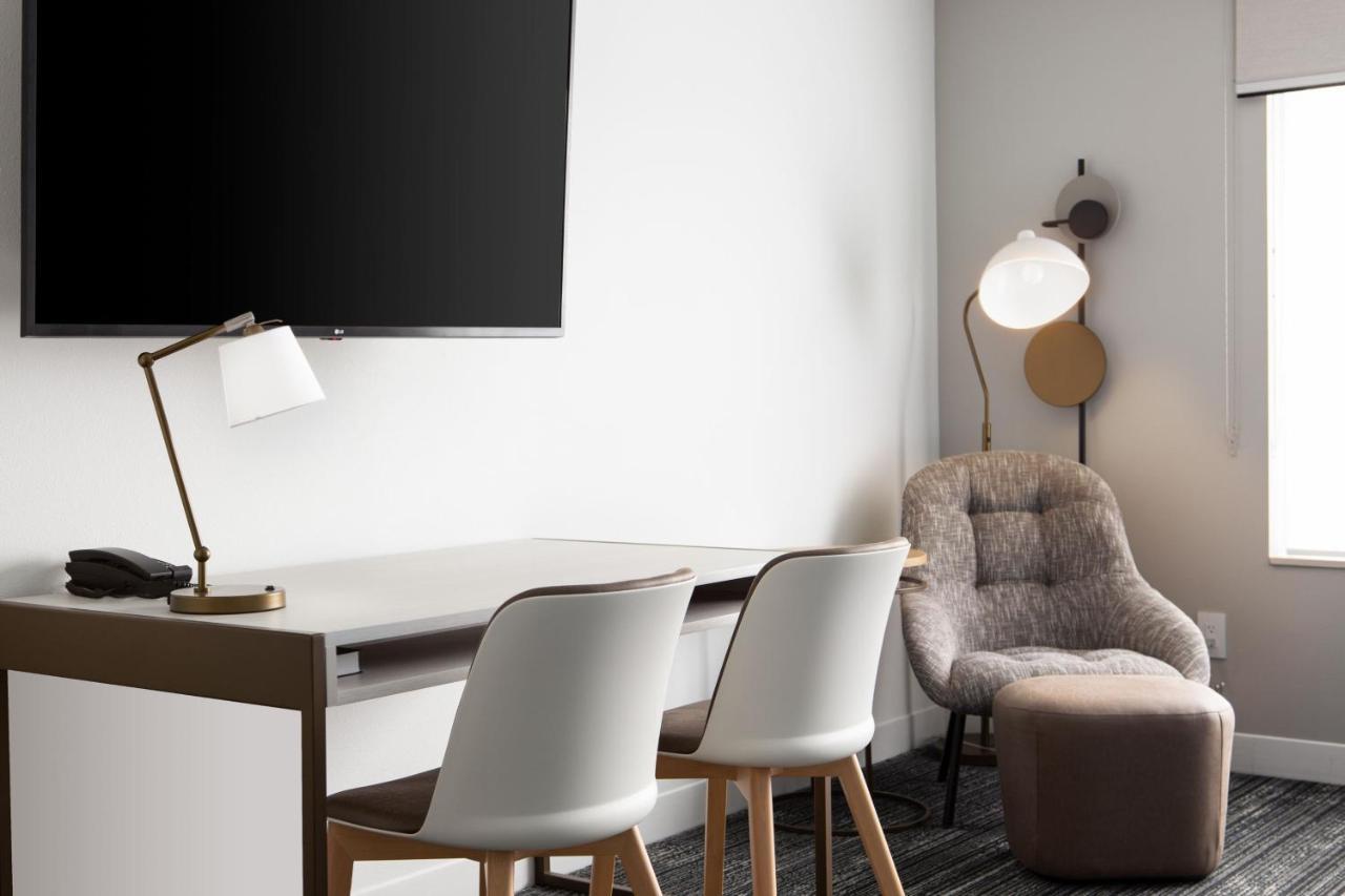 Towneplace Suites By Marriott Oconomowoc Eksteriør bilde