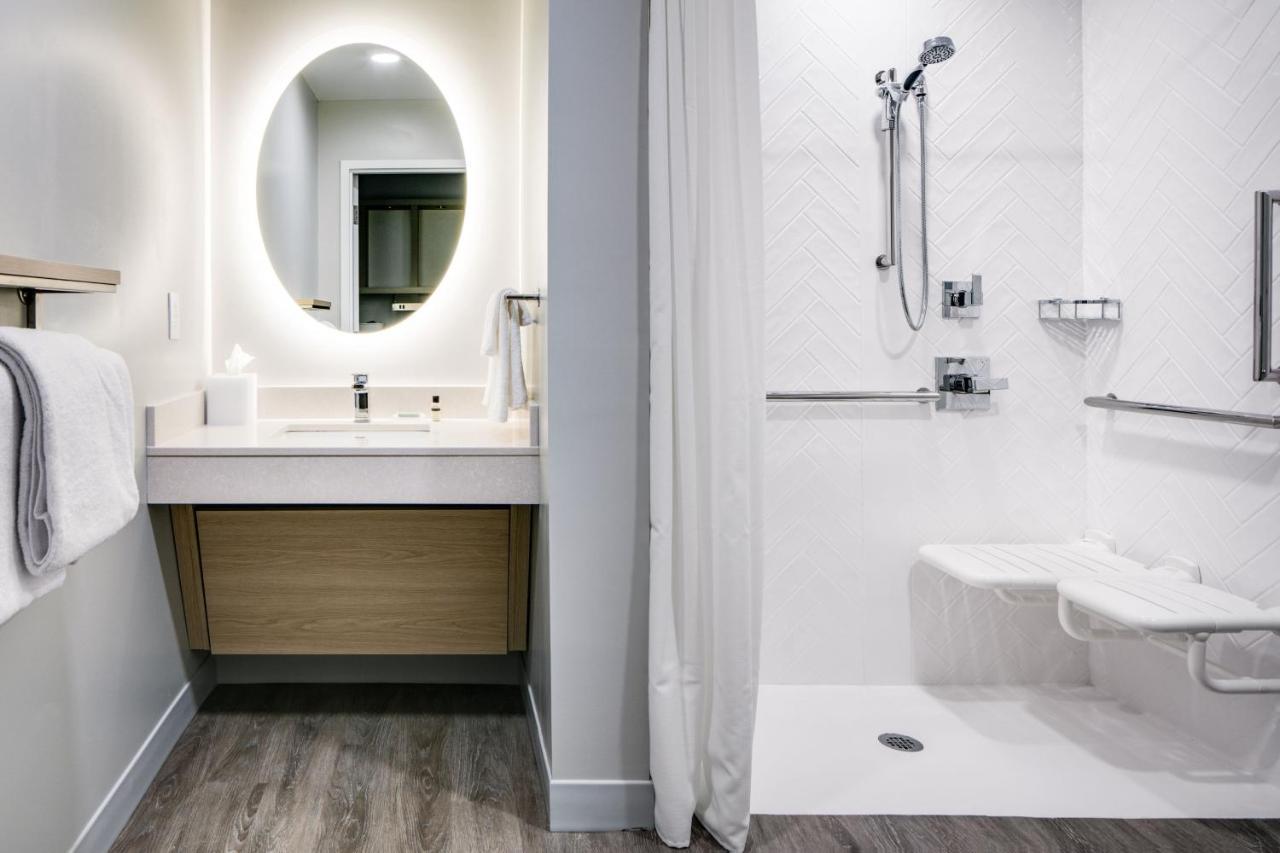 Towneplace Suites By Marriott Oconomowoc Eksteriør bilde