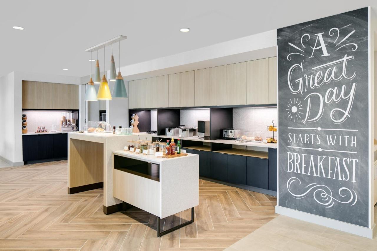 Towneplace Suites By Marriott Oconomowoc Eksteriør bilde