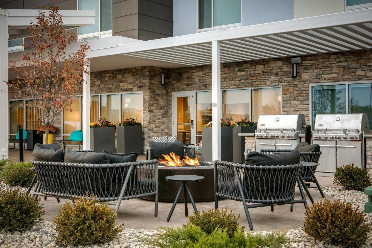 Towneplace Suites By Marriott Oconomowoc Eksteriør bilde